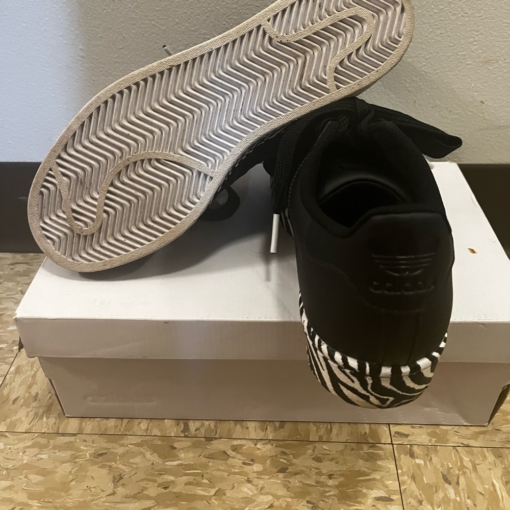 Black adidas superstar (shelltoes) with zebra print. - Picture 5 of 5